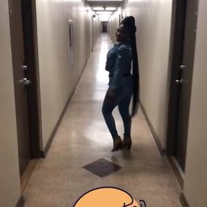 Meet your Posher, Hilly